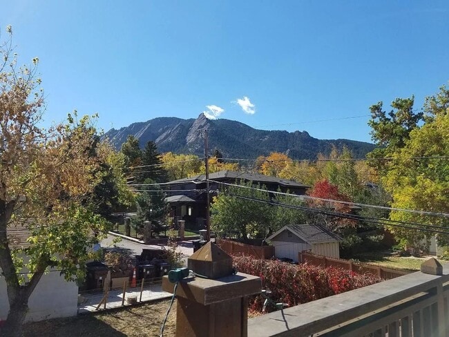 Building Photo - 3 Bedroom Home on the Hill - AVAILABLE NOW!