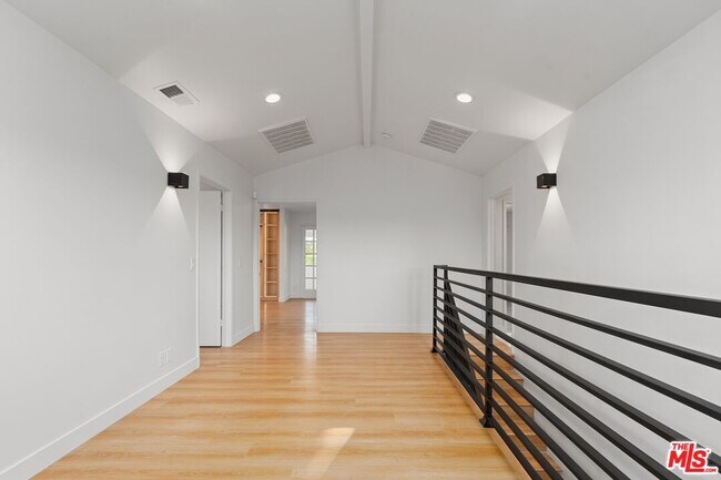 Building Photo - 2522 Armacost Ave