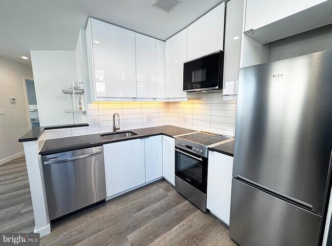 Building Photo - 700 Roeder Rd