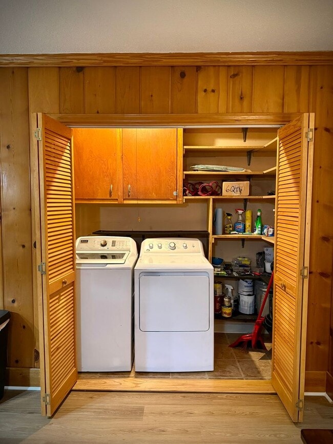 Building Photo - SHORT TERM AVAILABLE [Shandon]