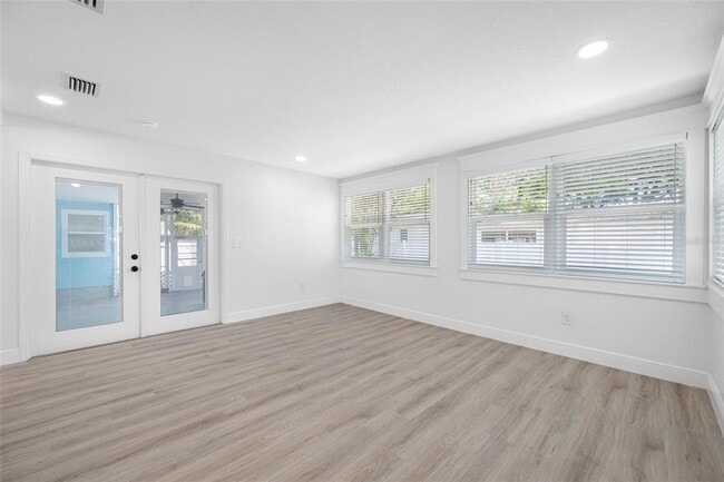 Building Photo - 255 37th St N