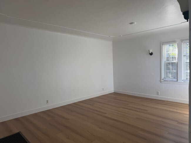 Building Photo - 32 Sanford Ave