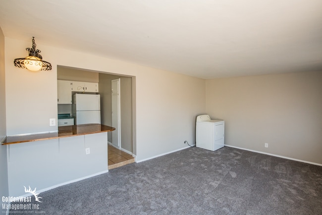 Building Photo - Charming & Spacious 3Bdm 2Ba Home with Private Yard in Las Vegas.