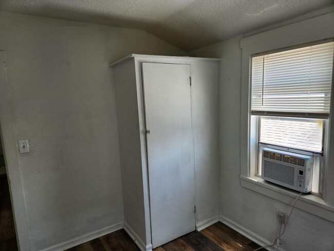 Building Photo - 419 S J St