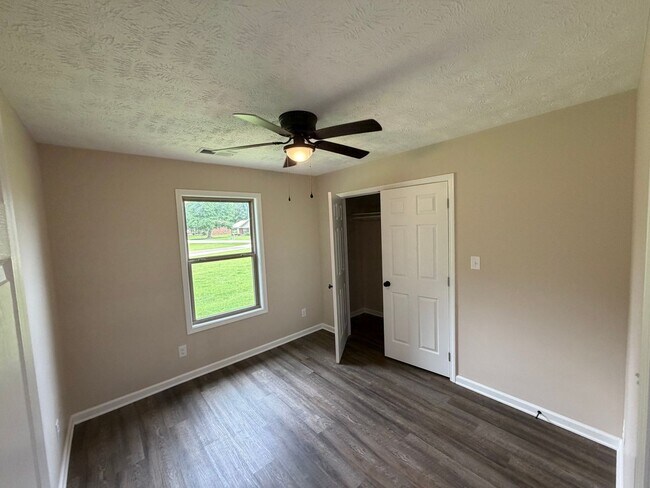Building Photo - Nestled Tri-Plex in the Heart of Greenfield, TN