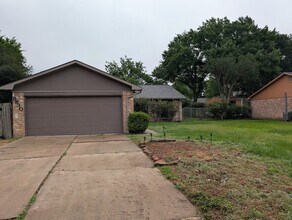 Building Photo - 9830 Thistle Trail Dr
