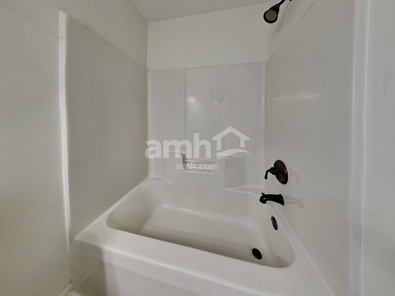 Building Photo - 6325 Elderslie Dr