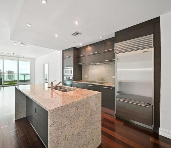 Primary Photo - 900 Biscayne Blvd