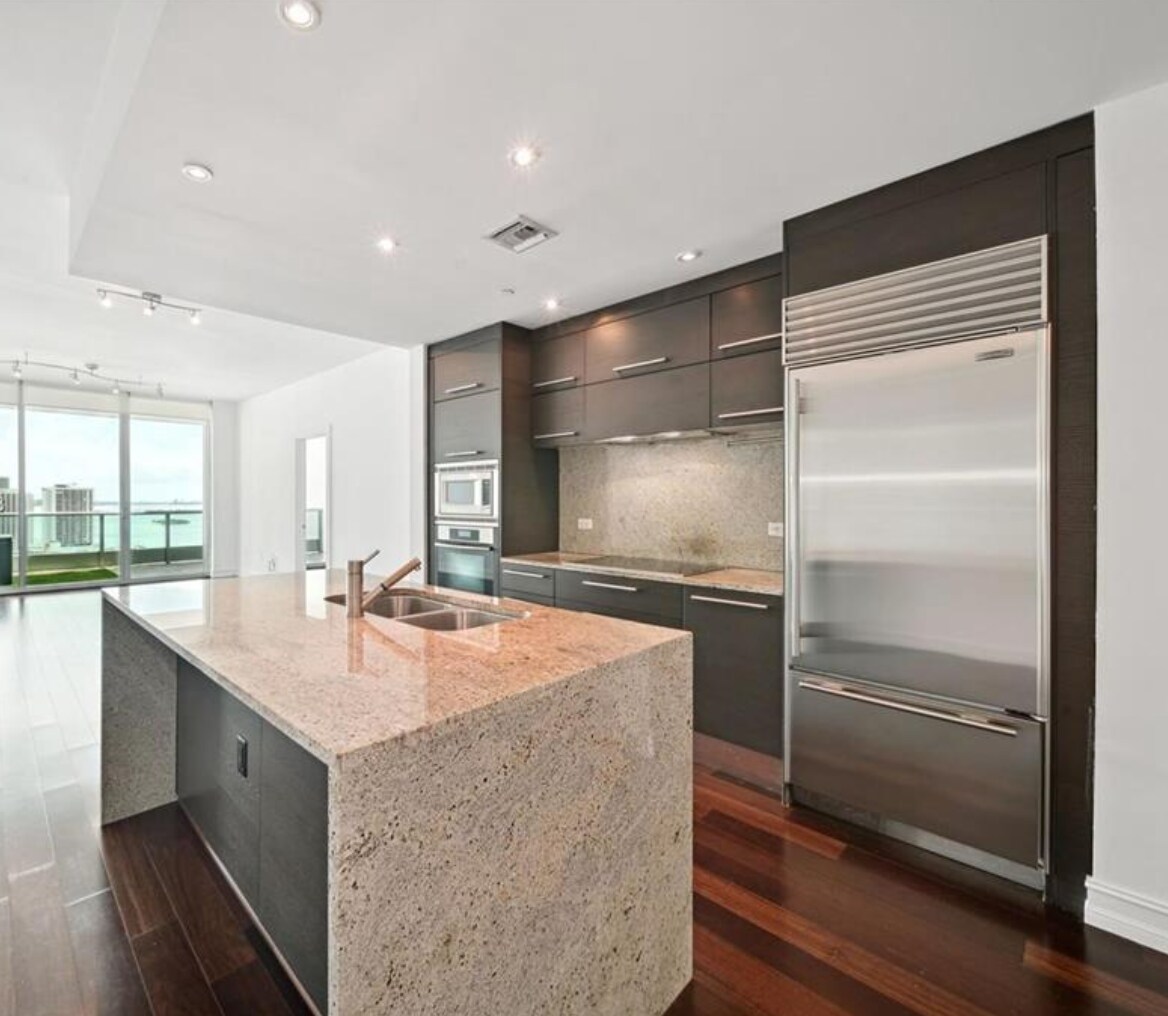 Building Photo - 900 Biscayne Blvd