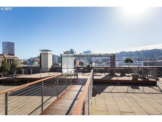 Building Photo - Historic Irving Street Lofts In The Pearl District - Top Floor Unit w/Parking/Rooftop Deck