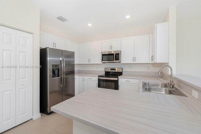 Building Photo - 3326 W 112th St