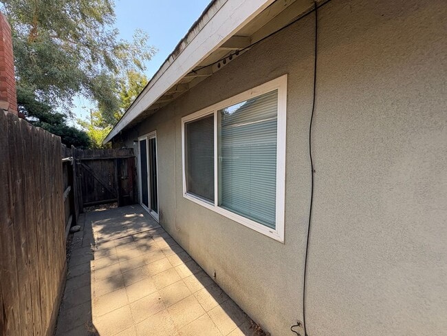 Building Photo - Move in ready apartment available now!