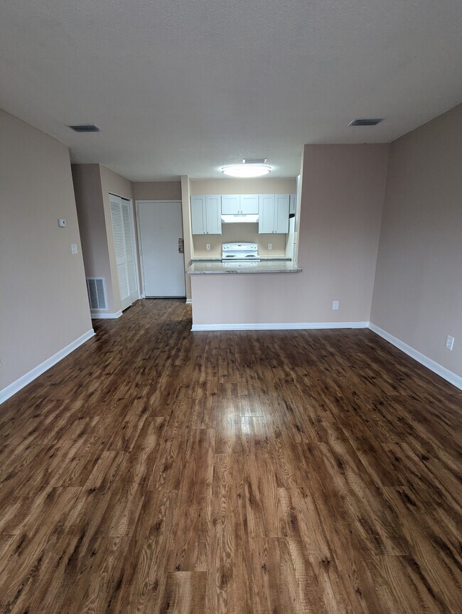 Building Photo - 6840 Blue Heron Blvd