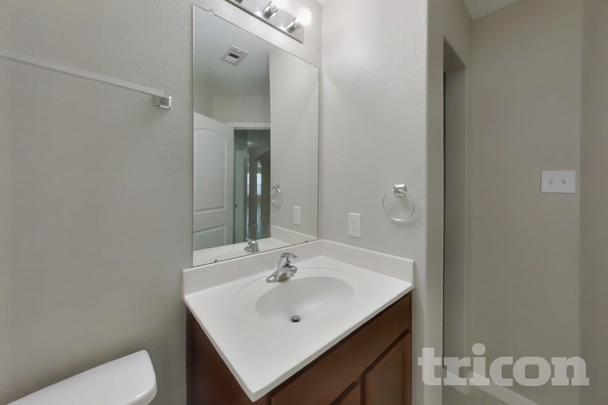 Building Photo - 628 Totem Trail Dr