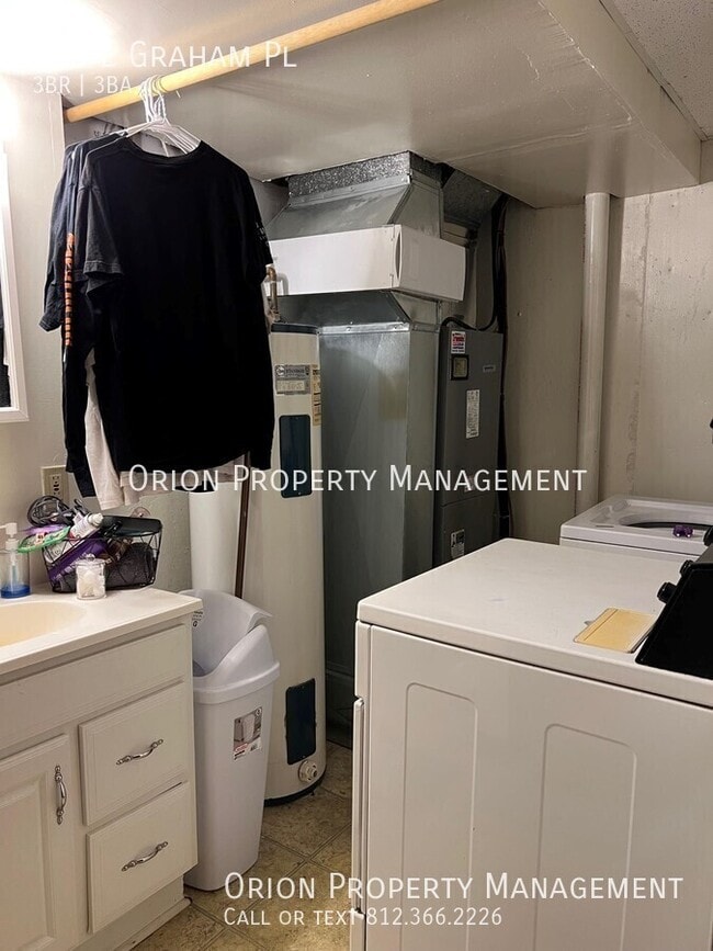 Building Photo - 593 E Graham Pl