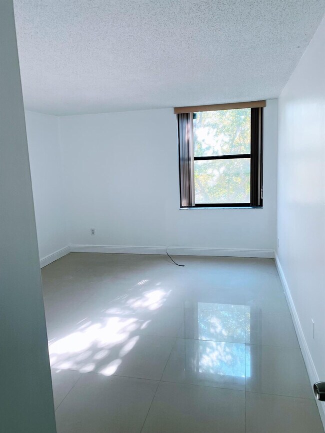 Building Photo - 14201 SW 88th St