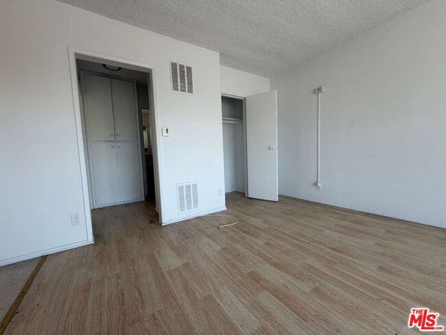 Building Photo - 1308 N Poinsettia Pl