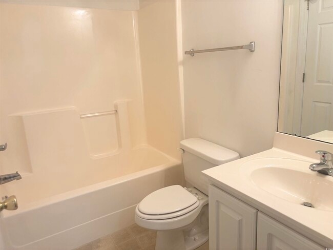Building Photo - 2033 Silvercrest Dr