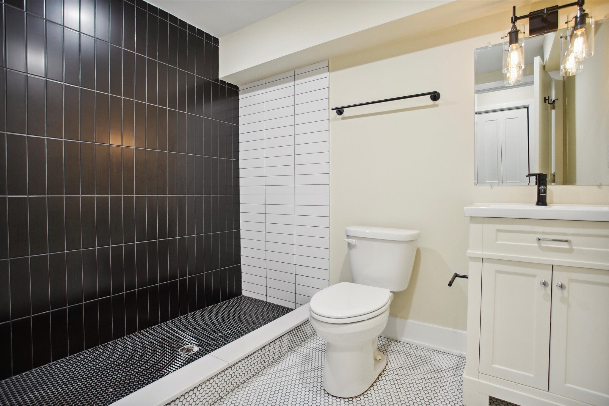 Building Photo - 1807 N Bouvier St