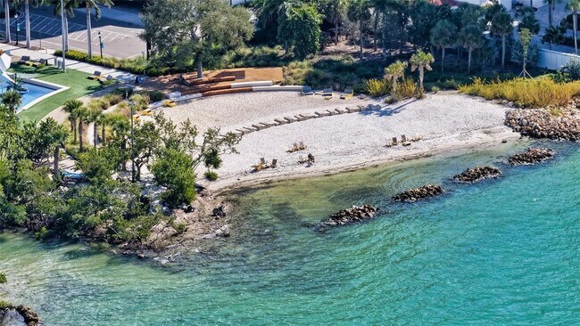 Building Photo - 800 N Tamiami Trl