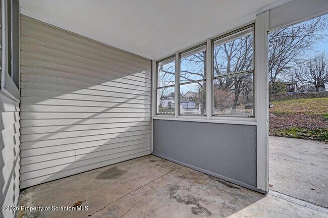 Building Photo - 2725 Cedar Ave