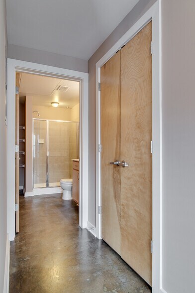 Building Photo - 1803 Broadway