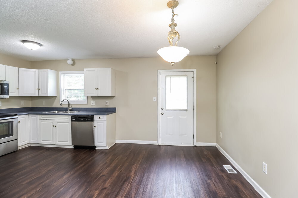 Building Photo - 103 Doree Ln