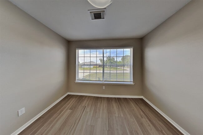 Building Photo - 18727 Holly Way