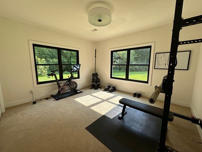 Building Photo - Five Bedroom Home on Almost Two Acres!
