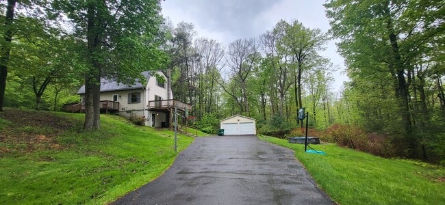 Building Photo - 45 Laurel Hollow Rd