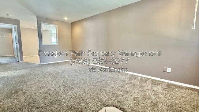 Building Photo - 13904 Cassia St