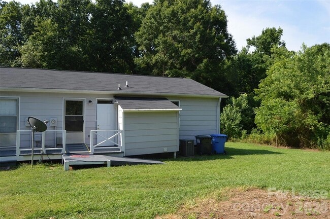 Building Photo - 135 Sherrill Ln