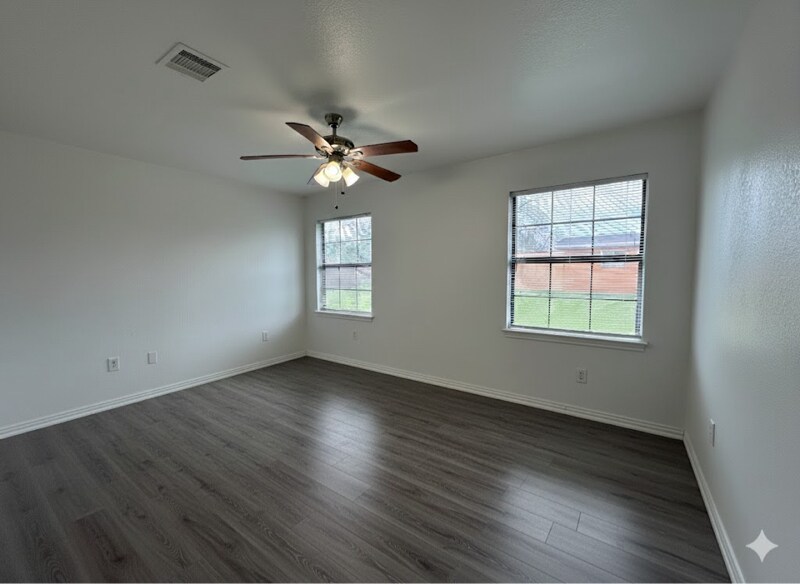 Building Photo - 2101 State Hwy 3