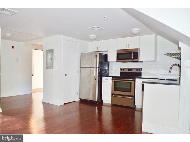 Building Photo - 1300 Spruce St