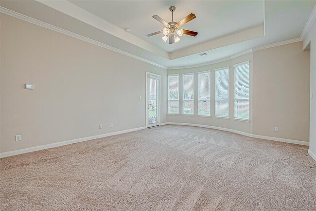 Building Photo - 25719 Oakwood Knoll Dr