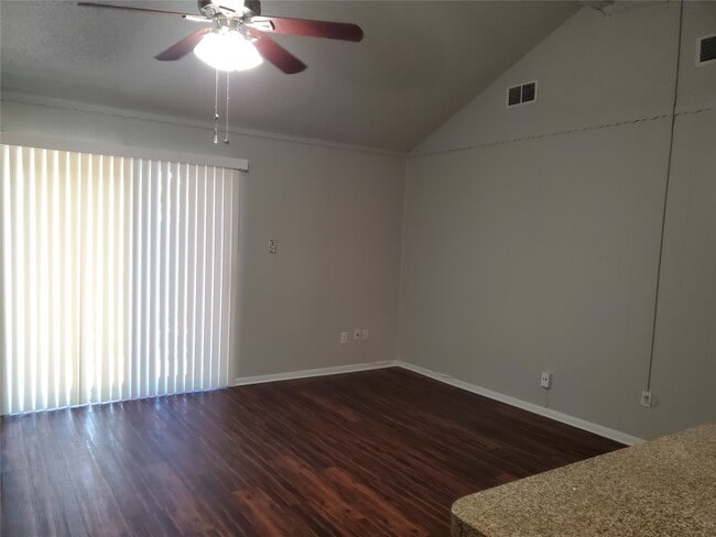 Building Photo - 5305 Woodville Ln