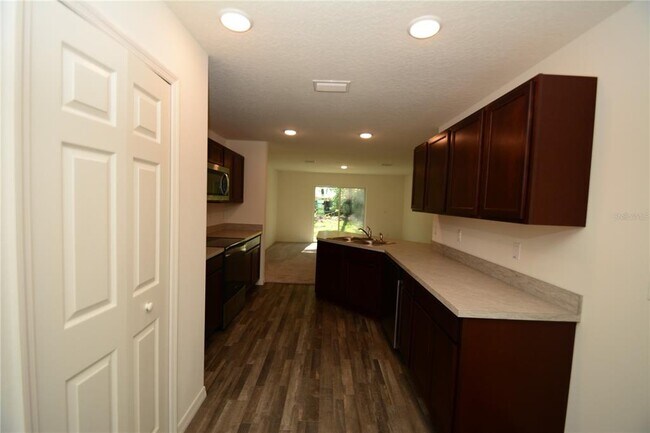 Building Photo - 93 Panorama Dr