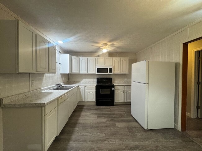 Building Photo - Home For Holidays