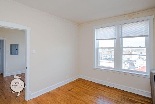 Building Photo - Rehabbed Units in Cicero!