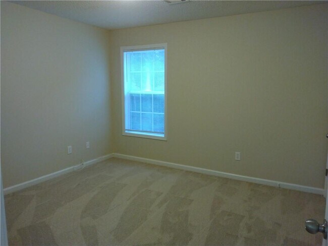 Building Photo - 131 Peachtree Glen Dr