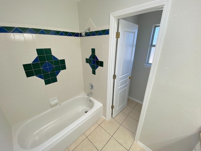 Building Photo - Beautiful North Hills Refrig A/C Home with Pool!