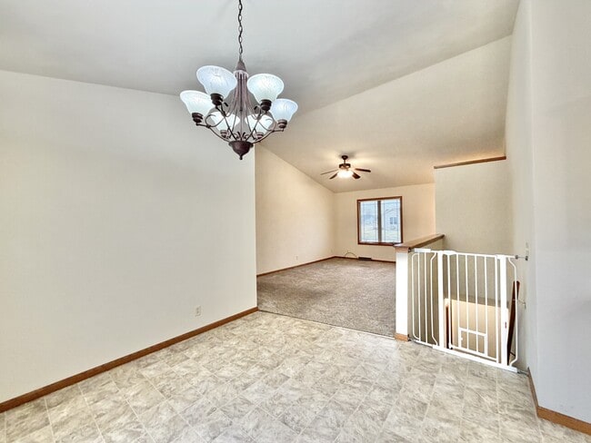 Building Photo - 2402 Stonefield Ln