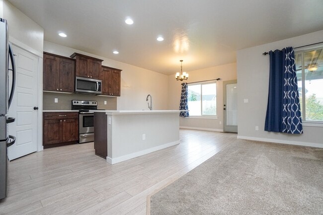 Building Photo - 1187 W Davenport St