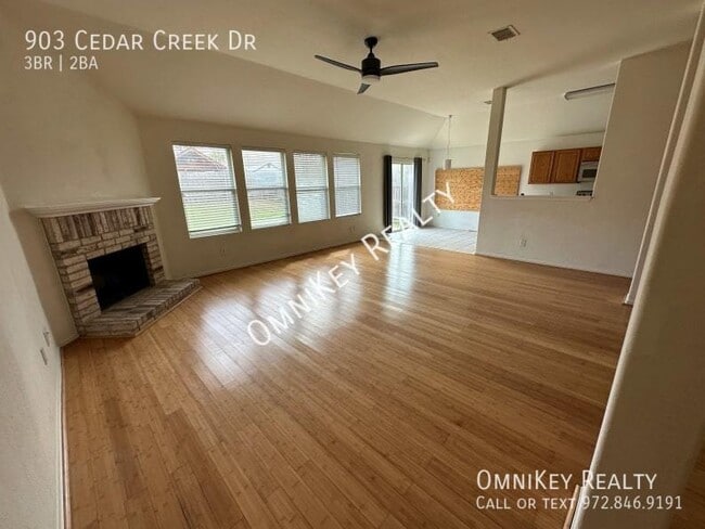 Building Photo - 903 Cedar Creek Dr
