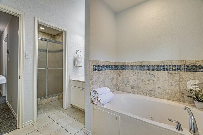 Building Photo - 7615 Rockpoint Dr