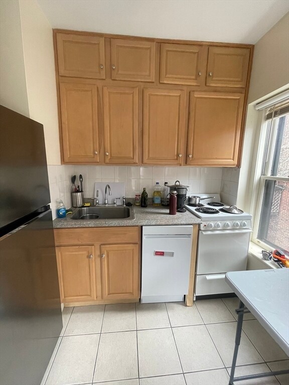 Building Photo - 68 Myrtle St