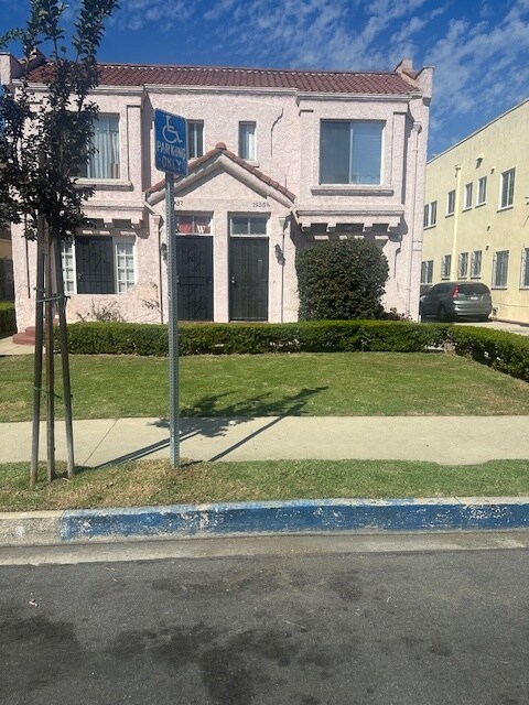 Building Photo - 1937 1/2 S Harcourt Ave