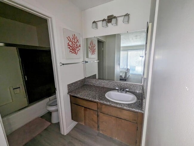 Building Photo - 7845 Golfcrest Dr