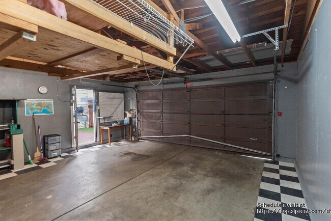 Building Photo - 843 Peary Ln