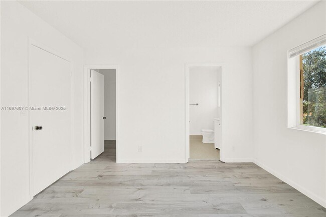 Building Photo - 17380 SW 140th Ct